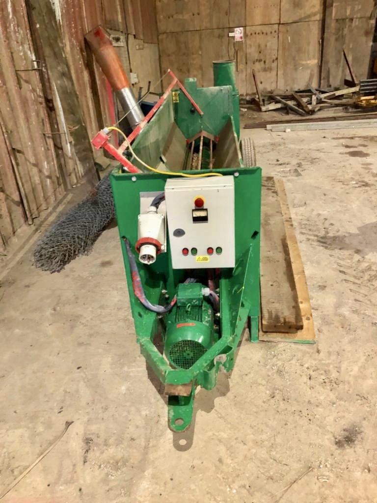 Mus-Max Wood Chip Trough Type Blower
